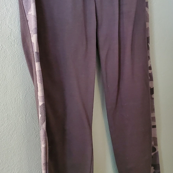 Green/Cammo Joggers - Picture 6 of 8